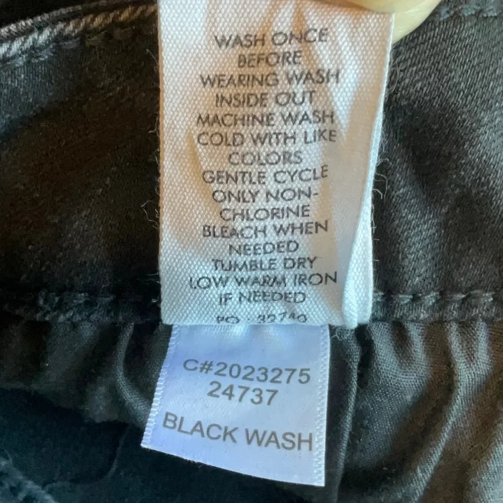 A Beautiful Soul Black Wash 5” High Rise Jean Short Size 18, NWT - Picture 14 of 15